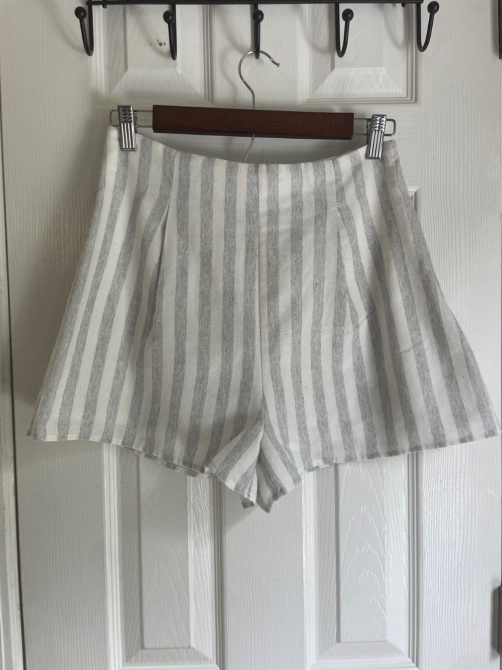 Sadie & Sage Gray and White Striped Preppy Boho High-Waist Shorts